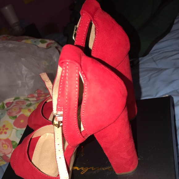 I’m selling these, gorgeous, red block high heels - Picture 2 of 4